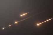 太康伊朗以导弹齐射回应以色列的大规模袭击