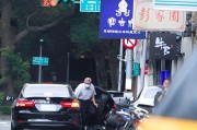 太康台当局这个单位的公车，给了狗了