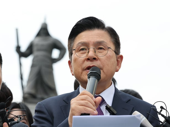 韩媒：韩国无党派总统候选人黄教安宣布退选，支持执政党候选人金文(🚻)洙